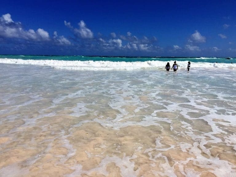 Waves creating patterns in the shallows, at the beach, Bermuda