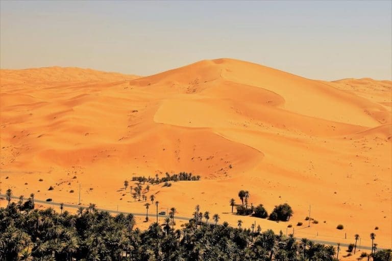 Gilt sand dunes over 100 metres high towering over the Algerian Sahara