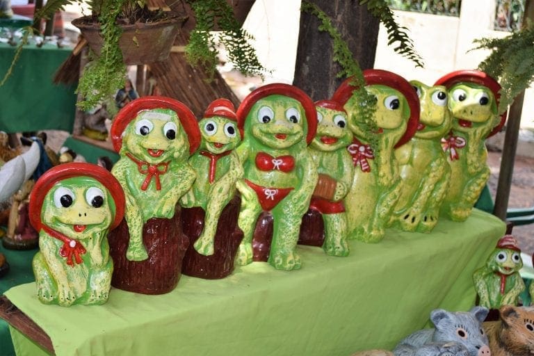 A row of green pottery frogs at Aregua Paraguay